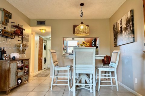 Condo in Pembroke Pines, Florida, 2 bedrooms № 1988359 - photo 21