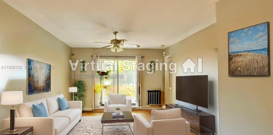 Condo in Pembroke Pines, Florida, 2 bedrooms № 1988359