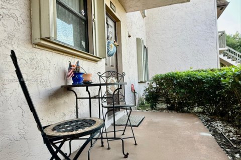 Condo in Pembroke Pines, Florida, 2 bedrooms № 1988359 - photo 6