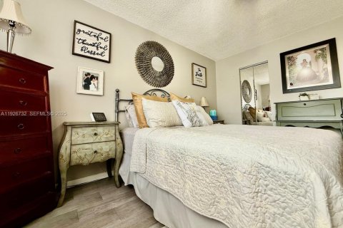 Condo in Pembroke Pines, Florida, 2 bedrooms № 1988359 - photo 24