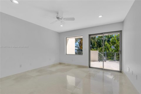 House in North Miami, Florida 5 bedrooms, 344.2 sq.m. № 2082054 - photo 18