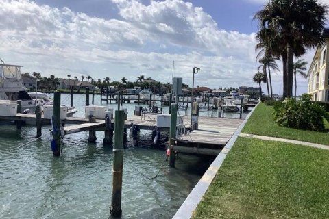 Condo in St. Lucie, Florida, 1 bedroom № 2245391 - photo 3