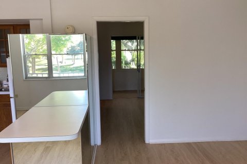 Condo in St. Lucie, Florida, 1 bedroom № 2245391 - photo 10