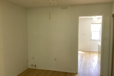 Condo in St. Lucie, Florida, 1 bedroom № 2245391 - photo 14