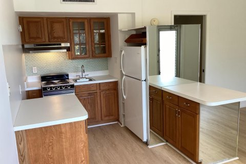 Condo in St. Lucie, Florida, 1 bedroom № 2245391 - photo 8