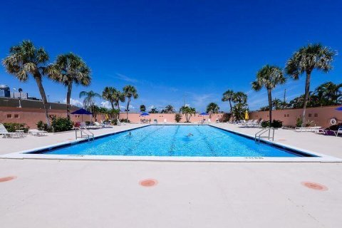 Condo in St. Lucie, Florida, 1 bedroom № 2245391 - photo 4