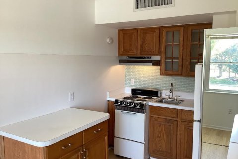 Condo in St. Lucie, Florida, 1 bedroom № 2245391 - photo 9