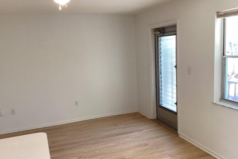 Condo in St. Lucie, Florida, 1 bedroom № 2245391 - photo 12