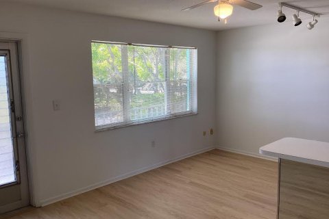 Condo in St. Lucie, Florida, 1 bedroom № 2245391 - photo 24