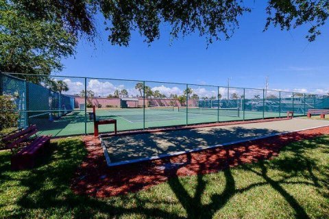 Condo in St. Lucie, Florida, 1 bedroom № 2245391 - photo 5
