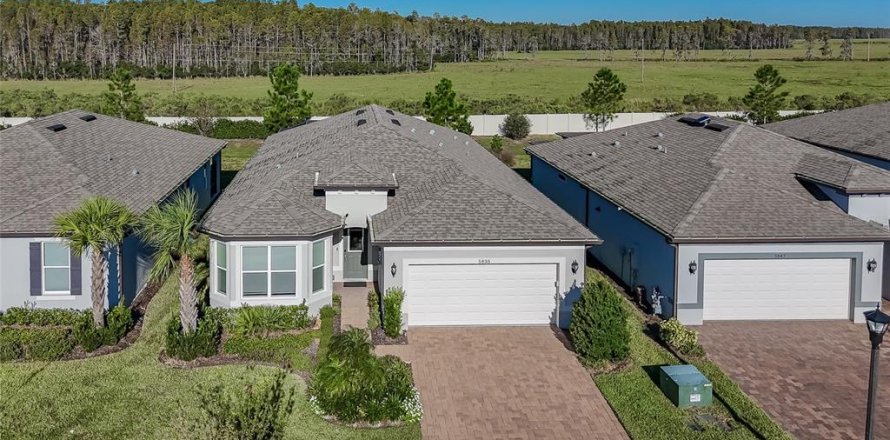 House in Land O' Lakes, Florida 2 bedrooms, 178 sq.m. № 2434492