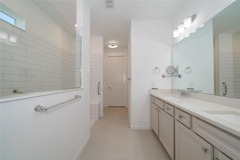 House in Land O' Lakes, Florida 2 bedrooms, 178 sq.m. № 2434492 - photo 16