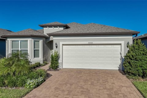 House in Land O' Lakes, Florida 2 bedrooms, 178 sq.m. № 2434492 - photo 2