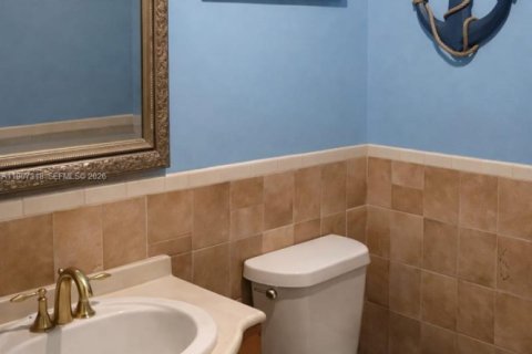 Casa en venta en Miami, Florida, 4 dormitorios, 231.23 m2 № 2040309 - foto 9