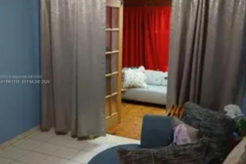 Casa en venta en Miami, Florida, 4 dormitorios, 231.23 m2 № 2040309 - foto 5