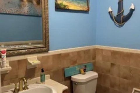 Casa en venta en Miami, Florida, 4 dormitorios, 231.23 m2 № 2040309 - foto 6