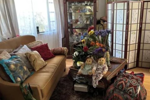 Casa en venta en Miami, Florida, 4 dormitorios, 231.23 m2 № 2040309 - foto 2