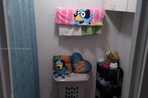 Casa en venta en Miami, Florida, 4 dormitorios, 231.23 m2 № 2040309 - foto 7