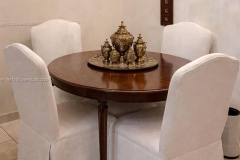 Casa en venta en Miami, Florida, 4 dormitorios, 231.23 m2 № 2040309 - foto 8