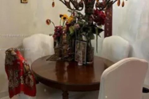 Casa en venta en Miami, Florida, 4 dormitorios, 231.23 m2 № 2040309 - foto 3