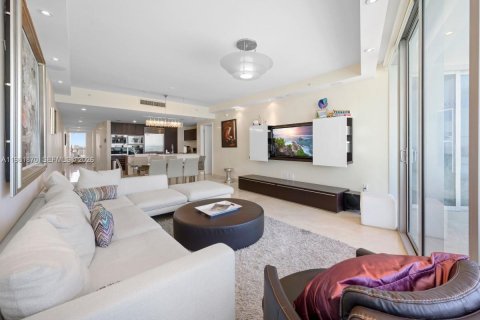 Condo in Sunny Isles Beach, Florida, 3 bedrooms  № 2043039 - photo 11