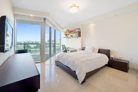 Condo in Sunny Isles Beach, Florida, 3 bedrooms  № 2043039 - photo 18
