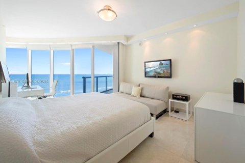 Condo in Sunny Isles Beach, Florida, 3 bedrooms  № 2043039 - photo 13