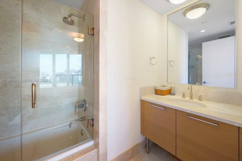 Condo in Sunny Isles Beach, Florida, 3 bedrooms  № 2043039 - photo 20