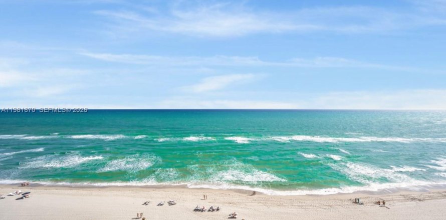 Condo in Sunny Isles Beach, Florida, 3 bedrooms  № 2043039