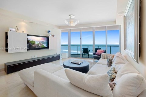 Condo in Sunny Isles Beach, Florida, 3 bedrooms  № 2043039 - photo 9