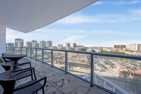 Condo in Sunny Isles Beach, Florida, 3 bedrooms  № 2043039 - photo 21