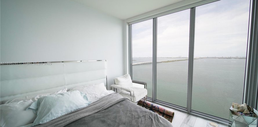 Condominio en Miami, Florida, 2 dormitorios  № 1952162