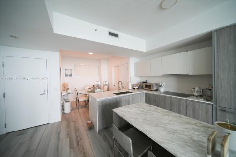 Condominio en venta en Miami, Florida, 2 dormitorios, 105.63 m2 № 1952162 - foto 19