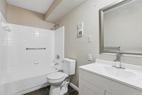 Condominio en venta en Leesburg, Florida, 2 dormitorios, 141.03 m2 № 2106541 - foto 18