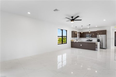 House in Lehigh Acres, Florida 3 bedrooms, 123 sq.m. № 2394279 - photo 6