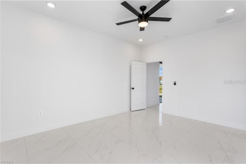House in Lehigh Acres, Florida 3 bedrooms, 123 sq.m. № 2394279 - photo 8
