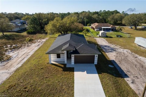 House in Lehigh Acres, Florida 3 bedrooms, 123 sq.m. № 2394279 - photo 20