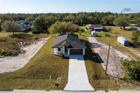 House in Lehigh Acres, Florida 3 bedrooms, 123 sq.m. № 2394279 - photo 21
