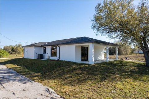 House in Lehigh Acres, Florida 3 bedrooms, 123 sq.m. № 2394279 - photo 25