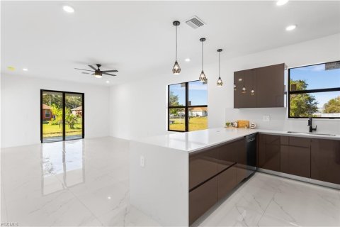 House in Lehigh Acres, Florida 3 bedrooms, 123 sq.m. № 2394279 - photo 28