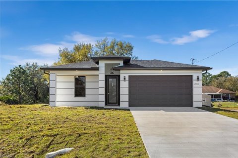 House in Lehigh Acres, Florida 3 bedrooms, 123 sq.m. № 2394279