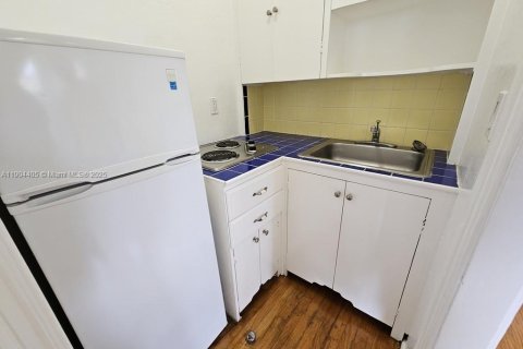 Снять в аренду квартиру в Майами-Бич, Флорида 41.81м2, № 1955427 - фото 4