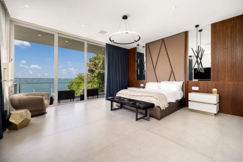 Снять в аренду виллу или дом в Майами, Флорида 5 спален, 492.66м2, № 1990720 - фото 27