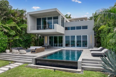 Снять в аренду виллу или дом в Майами, Флорида 5 спален, 492.66м2, № 1990720 - фото 5