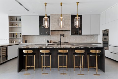 Снять в аренду виллу или дом в Майами, Флорида 5 спален, 492.66м2, № 1990720 - фото 19