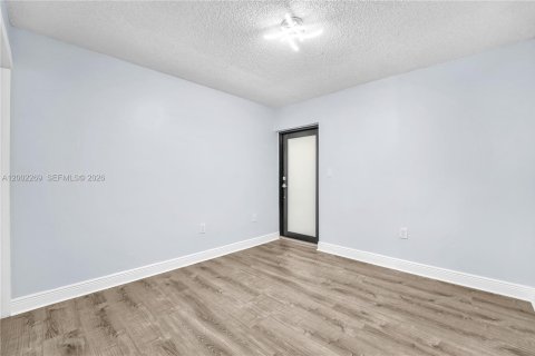 House in Miami, Florida 4 bedrooms, 175.31 sq.m. № 2066563 - photo 18