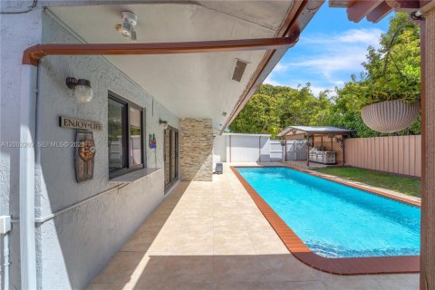 House in Miami, Florida 4 bedrooms, 175.31 sq.m. № 2066563 - photo 26