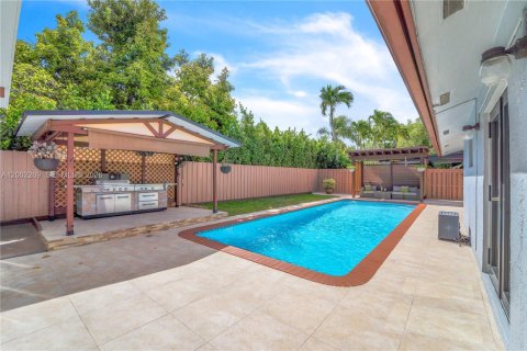 House in Miami, Florida 4 bedrooms, 175.31 sq.m. № 2066563 - photo 29