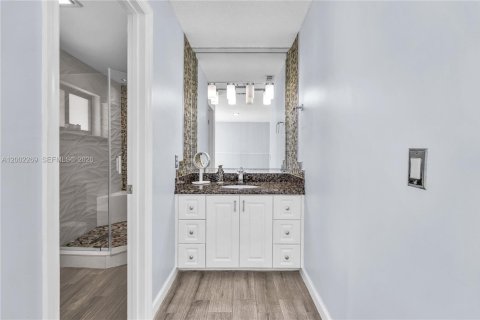 House in Miami, Florida 4 bedrooms, 175.31 sq.m. № 2066563 - photo 15