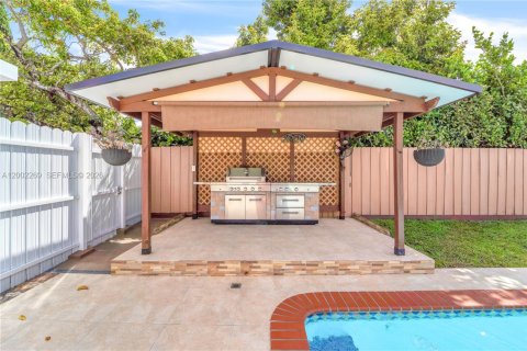 House in Miami, Florida 4 bedrooms, 175.31 sq.m. № 2066563 - photo 30